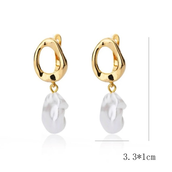 NEW!! Elegant Baroque Dangle Earrings - Picture 4 of 4